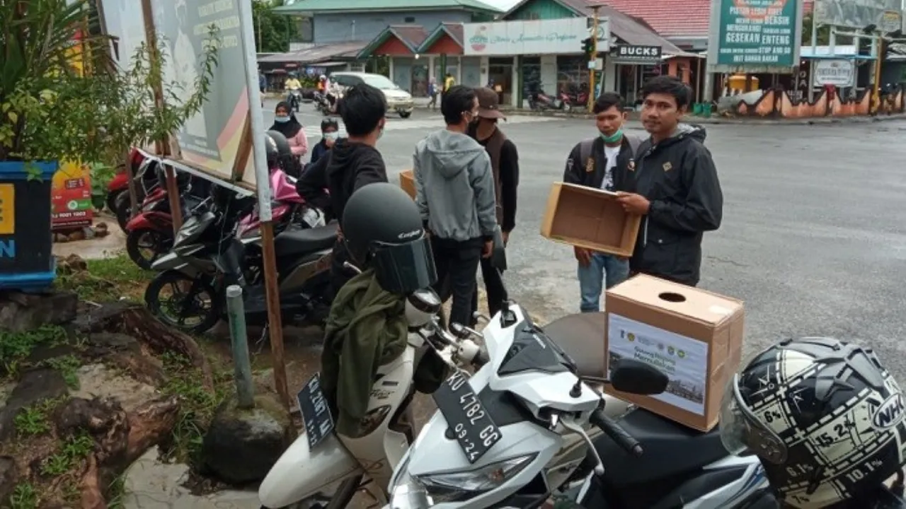 Mahasiswa Bergabung Dalam Menyukseskan Penggalangan Dana Untuk Korban Longsor Tana Toraja Provinsi Sulawesi Selatan